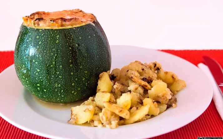 Gefüllte Zucchini mit Cottage Cheese