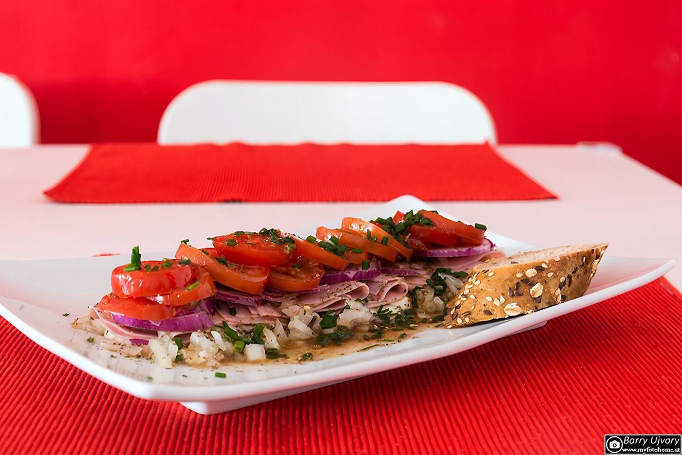 Mozzarella mit Schinken und Paradeiser