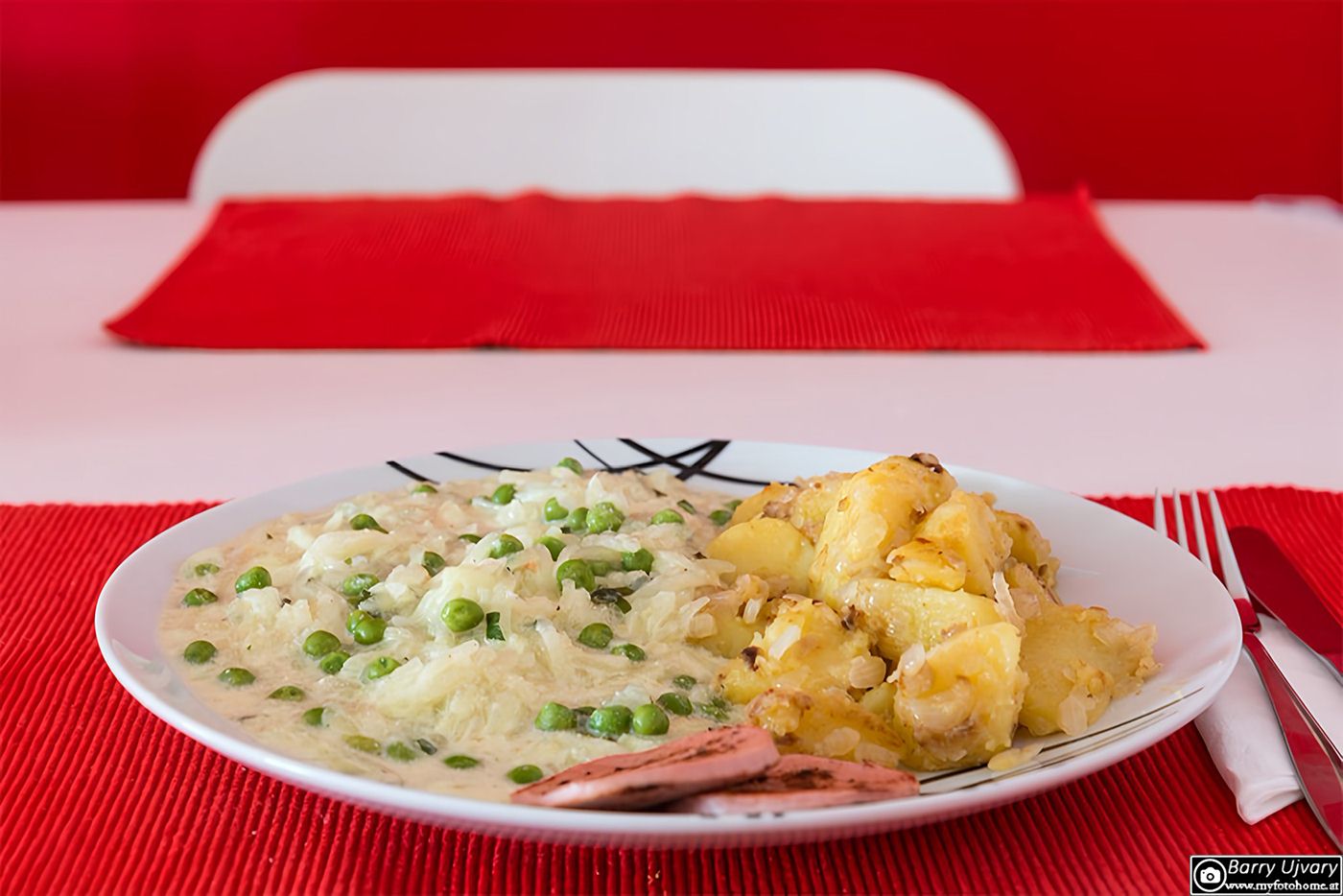 Kohlrabi mit Erbsen und Erdäpfelschmarrn