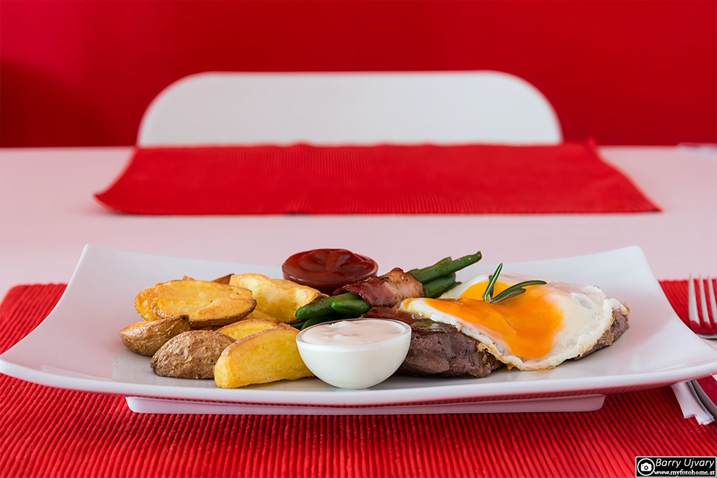 Rindersteak mit Speckbohnen und Braterdäpfeln