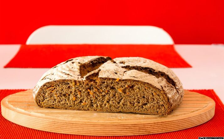 Karotten-Krustenbrot