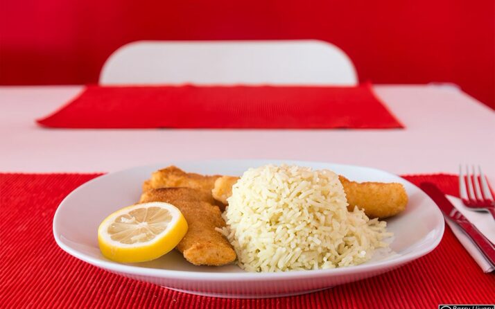 Gebackener Kabeljau mit Zwiebelreis