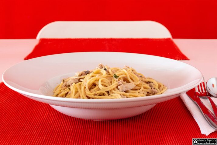 Spaghetti mit Thunfisch und Champignons Spaghetti mit Thunfisch und Champignons