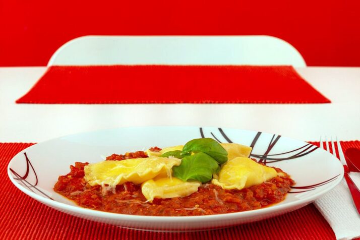 Ricotta Ravioli in Tomaten-Pesto Sauce Ricotta Ravioli in Tomaten-Pesto Sauce