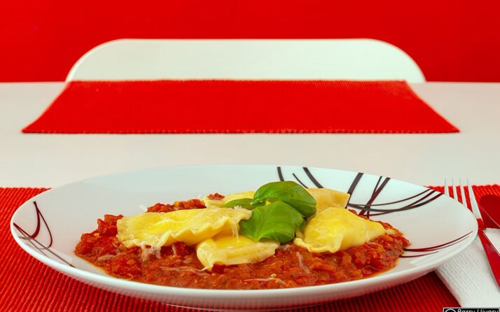 Ricotta Ravioli in Paradeiser-Pesto Sauce