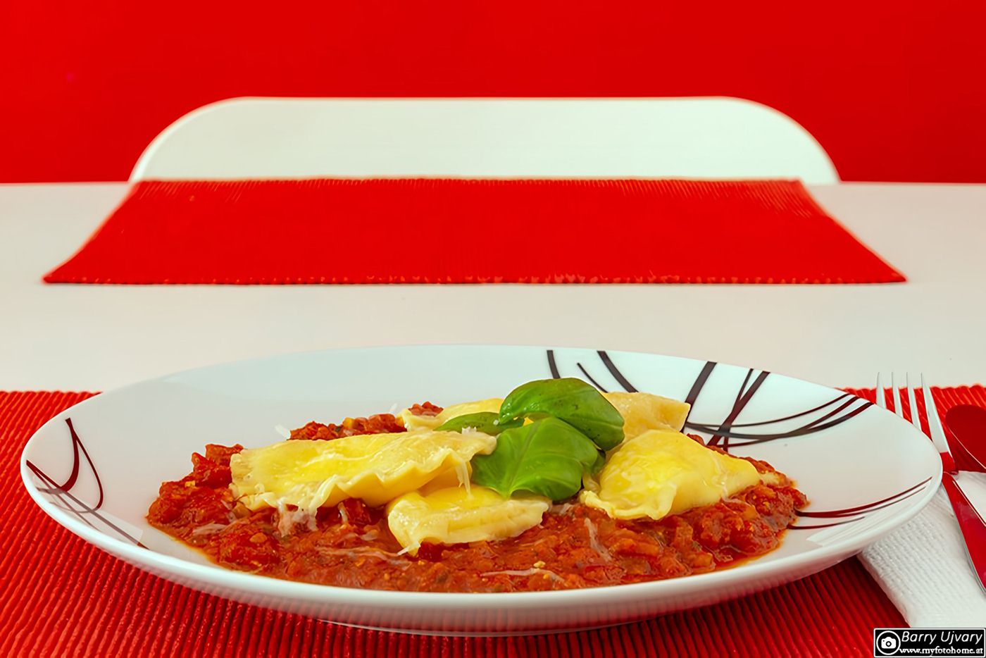 Ricotta Ravioli in Paradeiser-Pesto Sauce