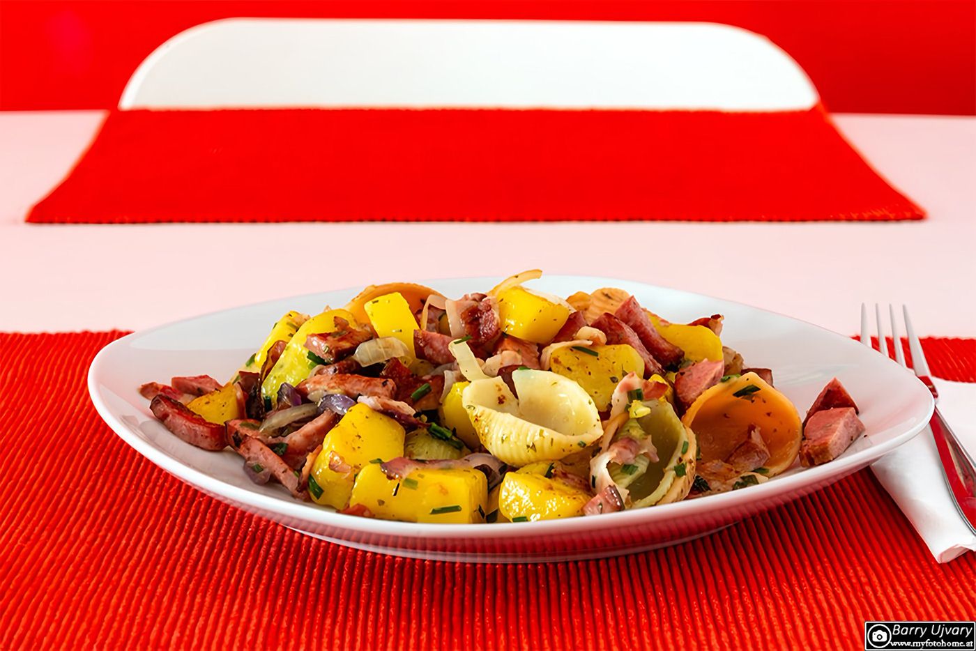 Erdäpfel-Teigwaren Gröstl mit Dürre und Speck