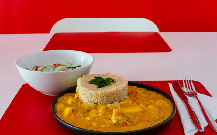 Fruchtiges Hühnercurry mit Couscous