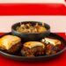 Griechische Fleischlaibchen mit mediterranem Erdäpfelsalat